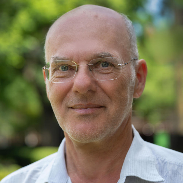 Picture of Peter Uetz with trees in background